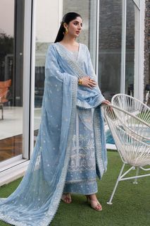 Mawra Hocane feet photo 11