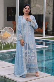 Mawra Hocane feet photo 10