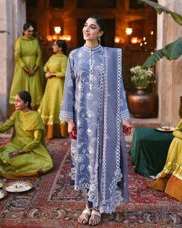 Mawra Hocane feet photo 7