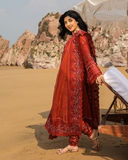 Mawra Hocane feet photo 20