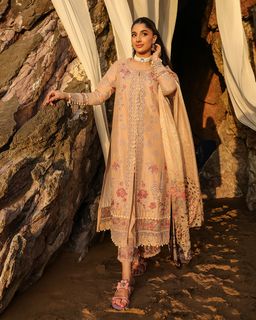 Mawra Hocane feet photo 18