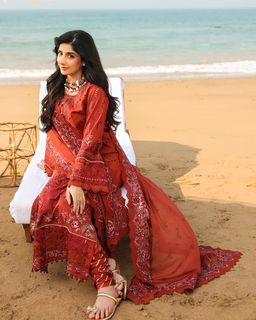 Mawra Hocane feet photo 17