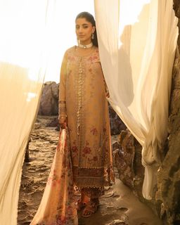 Mawra Hocane feet photo 10
