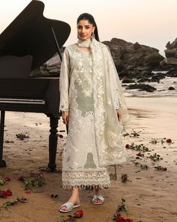 Mawra Hocane feet photo 9