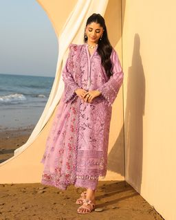 Mawra Hocane feet photo 8