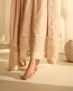 Mawra Hocane feet photo 4