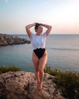 Maxine Tamoto feet photo 8