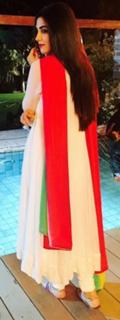 Maya Ali feet photo thumbnail