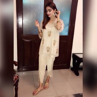 Maya Ali feet photo thumbnail