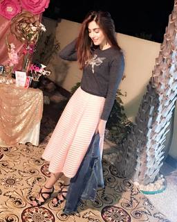 Maya Ali feet photo thumbnail