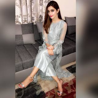 Maya Ali feet photo thumbnail