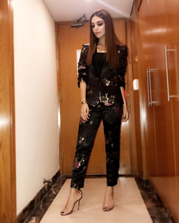 Maya Ali feet photo thumbnail