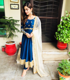 Maya Ali feet photo thumbnail
