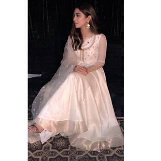 Maya Ali feet photo thumbnail