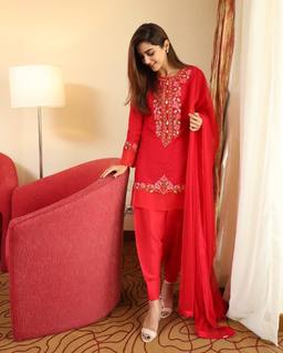Maya Ali feet photo thumbnail