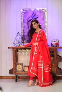 Maya Ali feet photo thumbnail