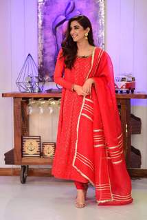 Maya Ali feet photo thumbnail