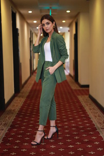 Maya Ali feet photo thumbnail