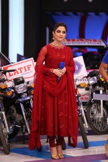 Maya Ali feet photo thumbnail