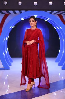 Maya Ali feet photo thumbnail