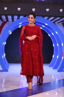 Maya Ali feet photo thumbnail