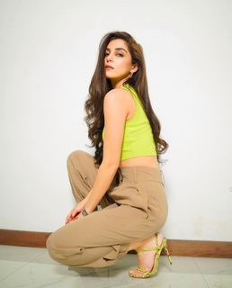 Maya Ali feet photo thumbnail