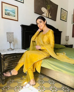 Maya Ali feet photo thumbnail