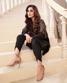 Maya Ali feet photo thumbnail