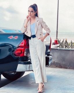 Maya Ali feet photo thumbnail