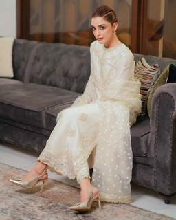 Maya Ali feet photo thumbnail