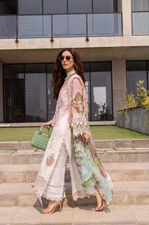 Maya Ali feet photo thumbnail