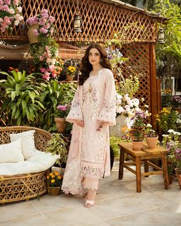 Maya Ali feet photo thumbnail