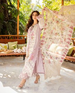 Maya Ali feet photo thumbnail