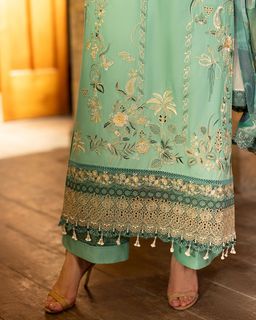 Maya Ali feet photo 1