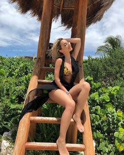 Maya Berović feet photo 2
