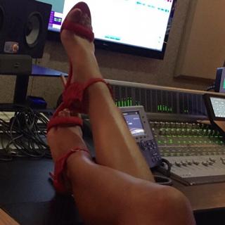 Maya Diab feet photo thumbnail