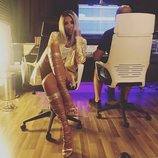 Maya Diab feet photo thumbnail