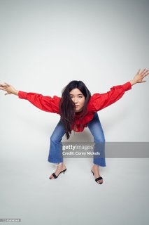 Maya Erskine feet photo 17