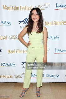 Maya Erskine feet photo 11