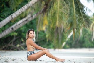 Maya Gabeira feet photo 10