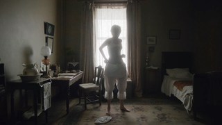 Maya Hawke feet photo thumbnail