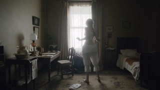 Maya Hawke feet photo thumbnail
