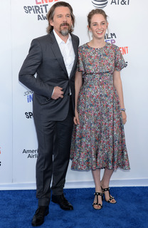Maya Hawke feet photo thumbnail