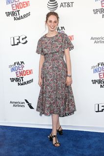 Maya Hawke feet photo thumbnail