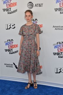 Maya Hawke feet photo thumbnail