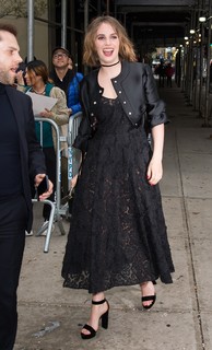 Maya Hawke feet photo thumbnail