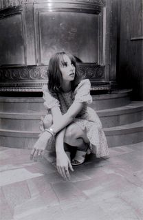 Maya Hawke feet photo thumbnail