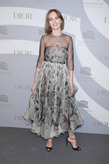 Maya Hawke feet photo thumbnail