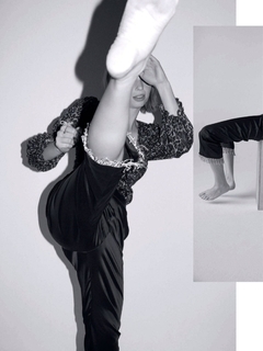 Maya Hawke feet photo thumbnail