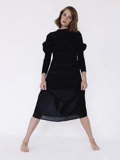 Maya Hawke feet photo thumbnail